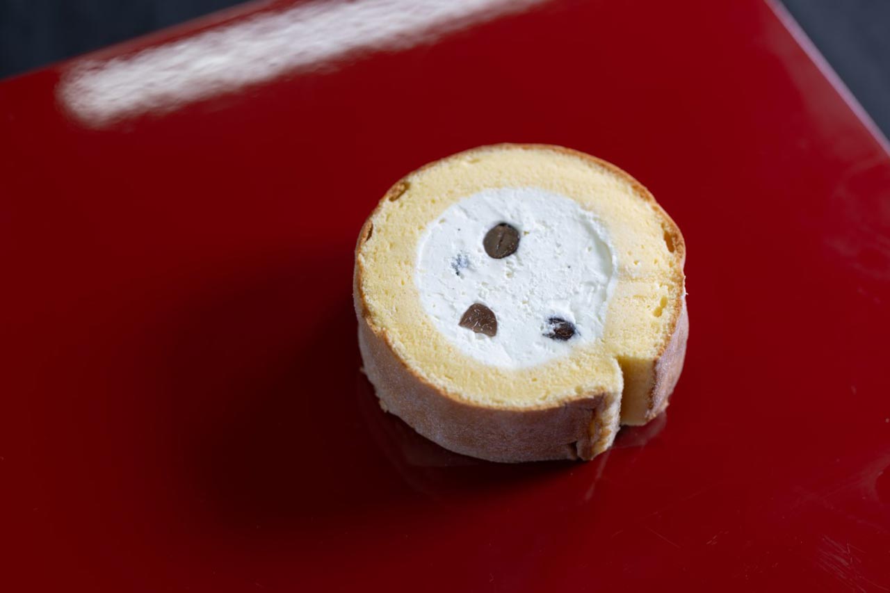 おじいさんの北海道黒豆ロールケーキ...