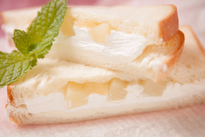 白桃とクリームチーズのフルーツサンド